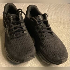 Brooks Glycerin 21 Ladies black running shoes size U.S. 8.5.